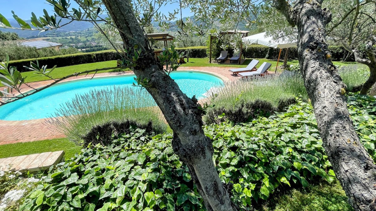 Spoleto Villa | SPOLETO TRANQUILITA + POOL. SLEEPS 20, CENTRAL SPOLETO. 15 MINS