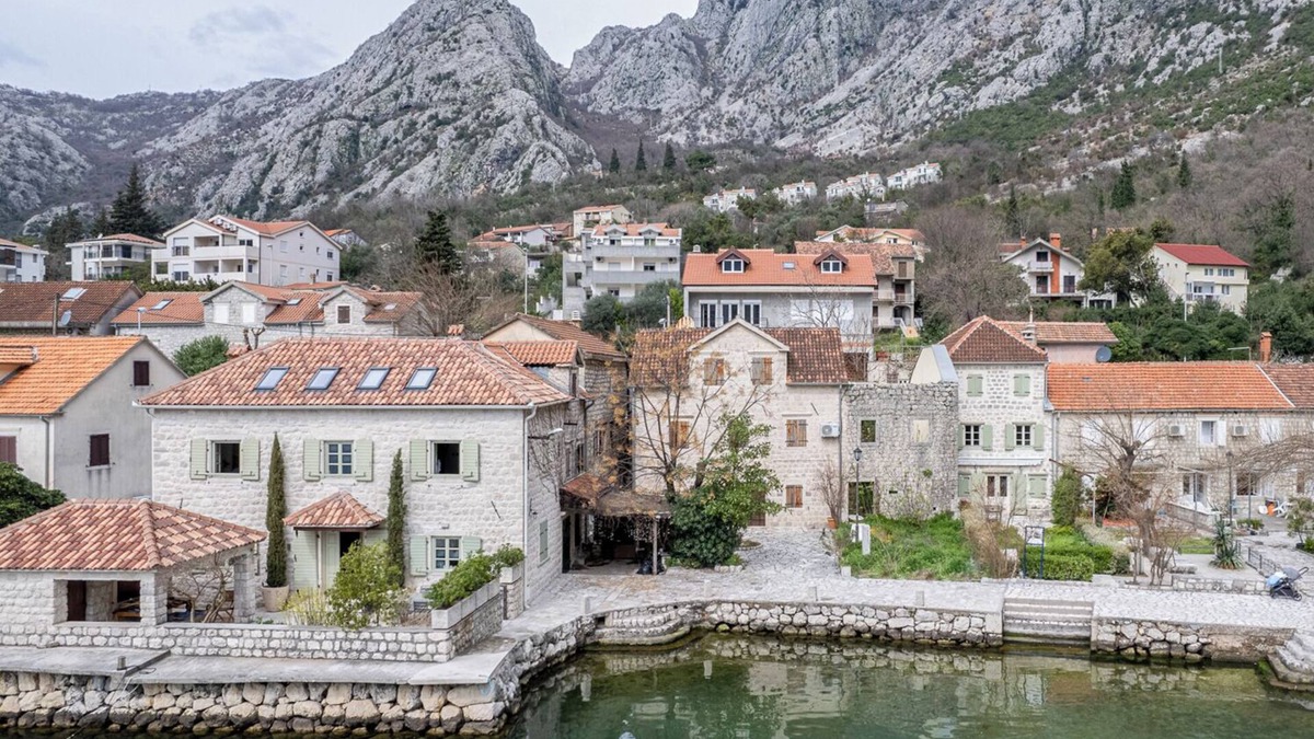 Orahovac Villa | Sponza House - Three Bedroom Villa, Sleeps 7