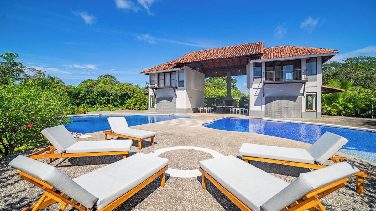 Playa Negra Apartment | Spora Sunrise Loft – Pools & Beaches Retreat
