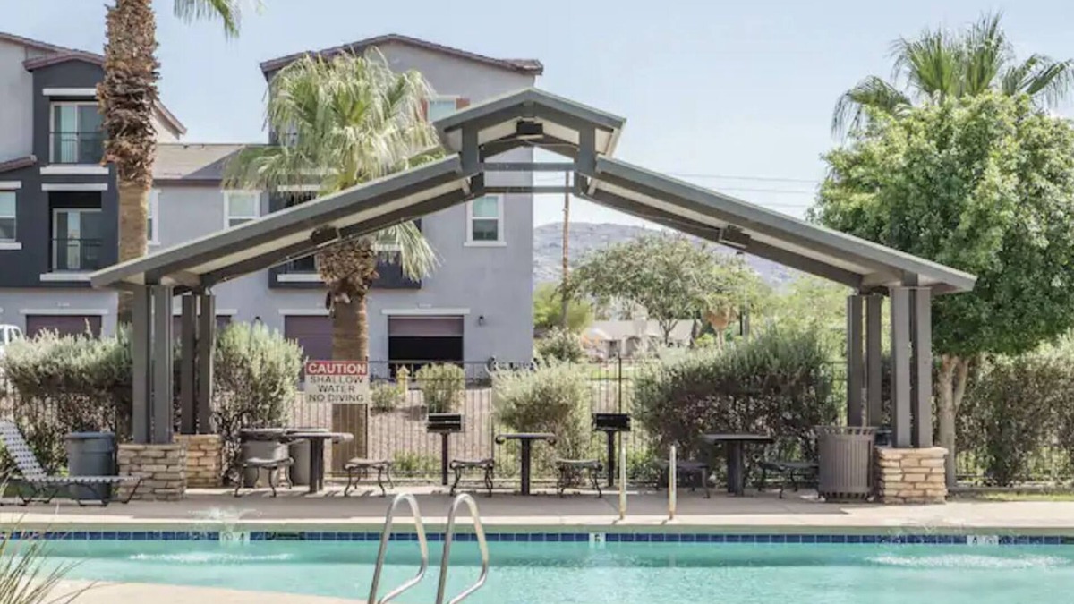 South Mountain House | Sports fans & Foodies King with Balcony, Queen, pool minutes to Golf & Airport