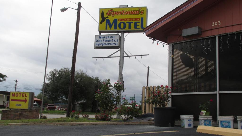 Eagle Lake Hotel | Sportsman's Motel