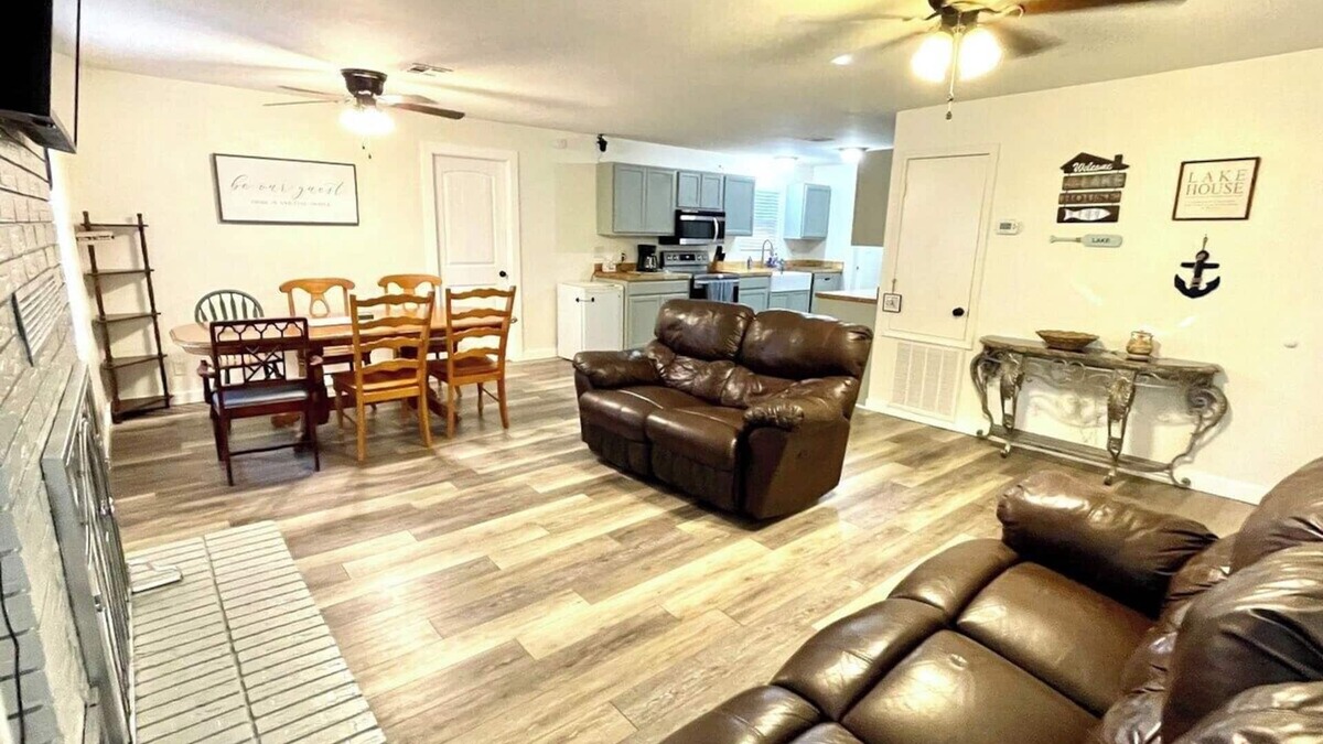 Longtown House | Sportsman’s retreat is a beautiful home, close to 9 marina, with a large parking