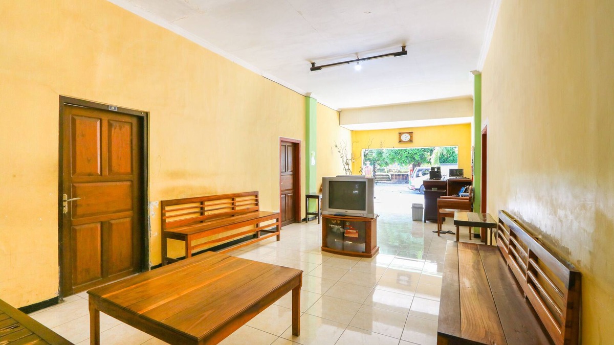 Situbondo Hotel | SPOT ON 2422 Hotel Moga Sari