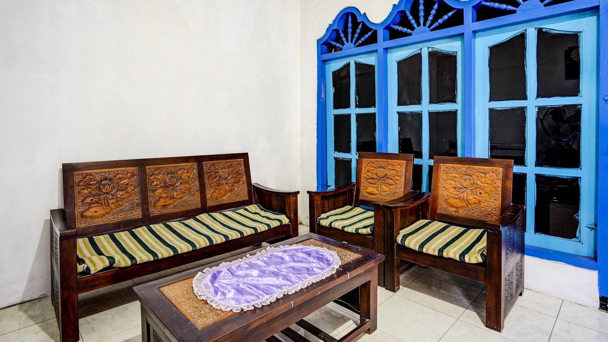Sidoarjo Hotel | SPOT ON 92595 Umi Homestay Syariah
