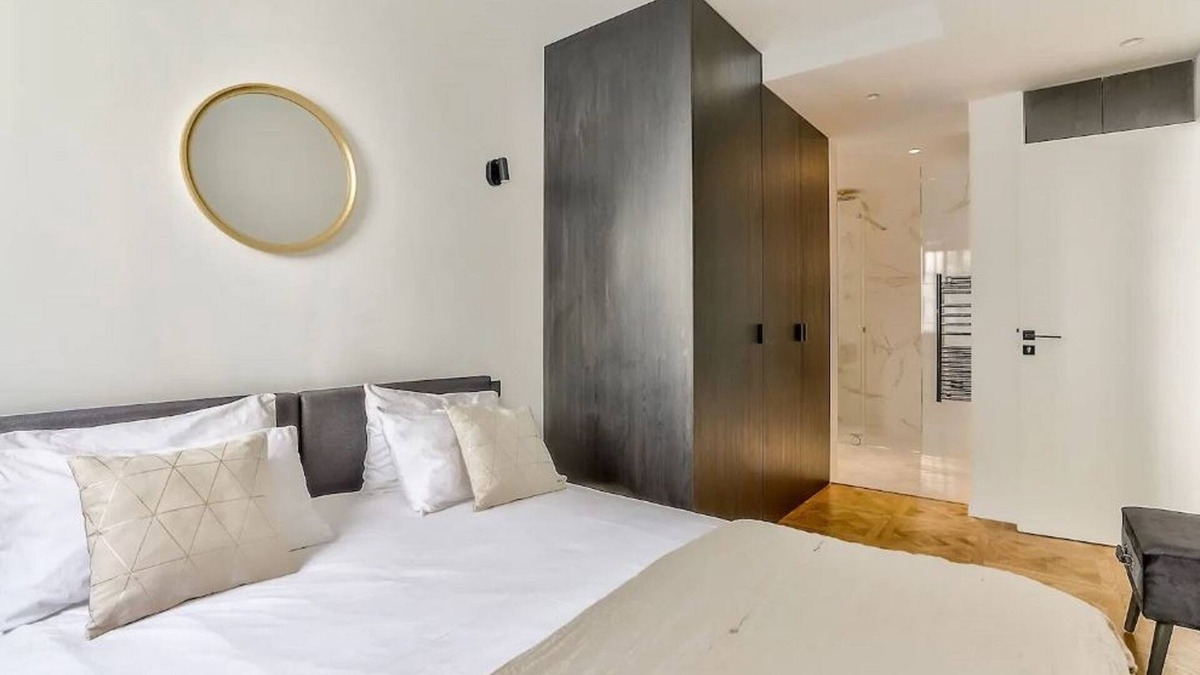 Leek Apartment | Spotless and comfortable house
