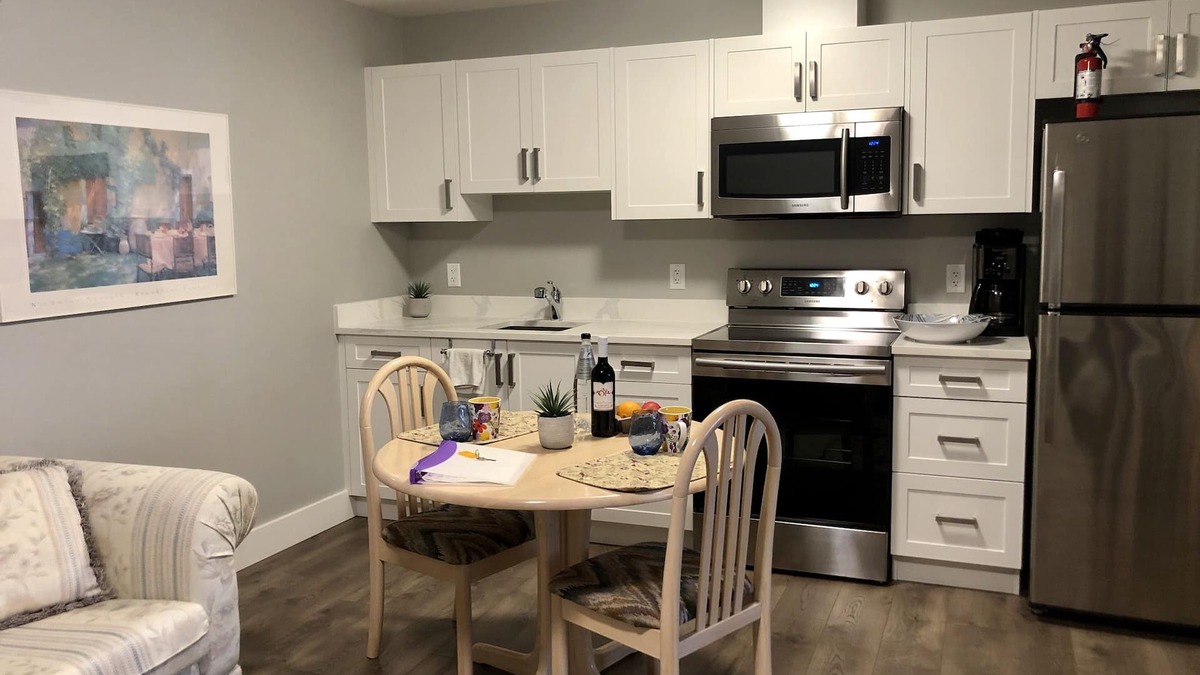 Sooke House | Spotless Pet Friendly Suite in Sooke