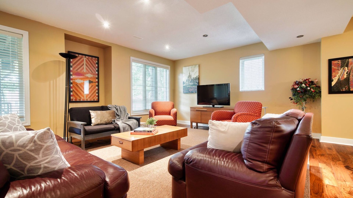 Central Erin Mills Apartment | Spotless & Spacious 2BR/2BA Comfortably Sleeps 6