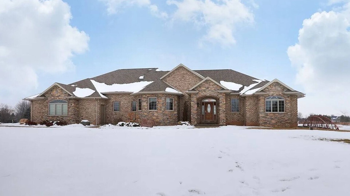 Forest Junction House | Sprawling 3-bedroom estate, with private fishing pond. 25 minutes from Lambeau!