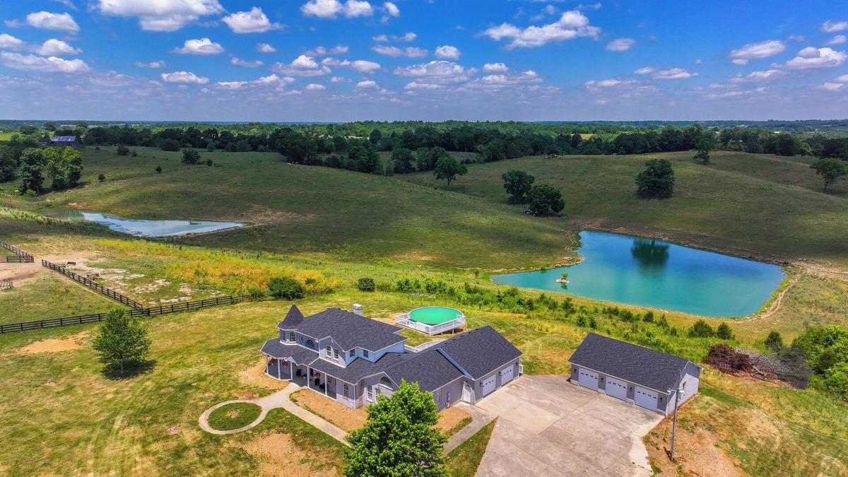 Berry House | Sprawling Kentucky Getaway w/Pool & Hot Tub!