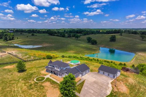 Berry House | Sprawling Kentucky Getaway with Pool and Hot Tub!