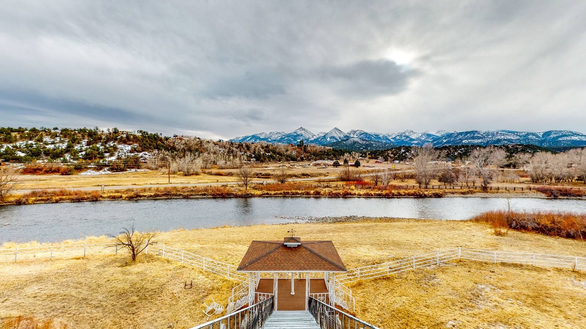 Howard House | Sprawling Panoramic Views on the Arkansas River