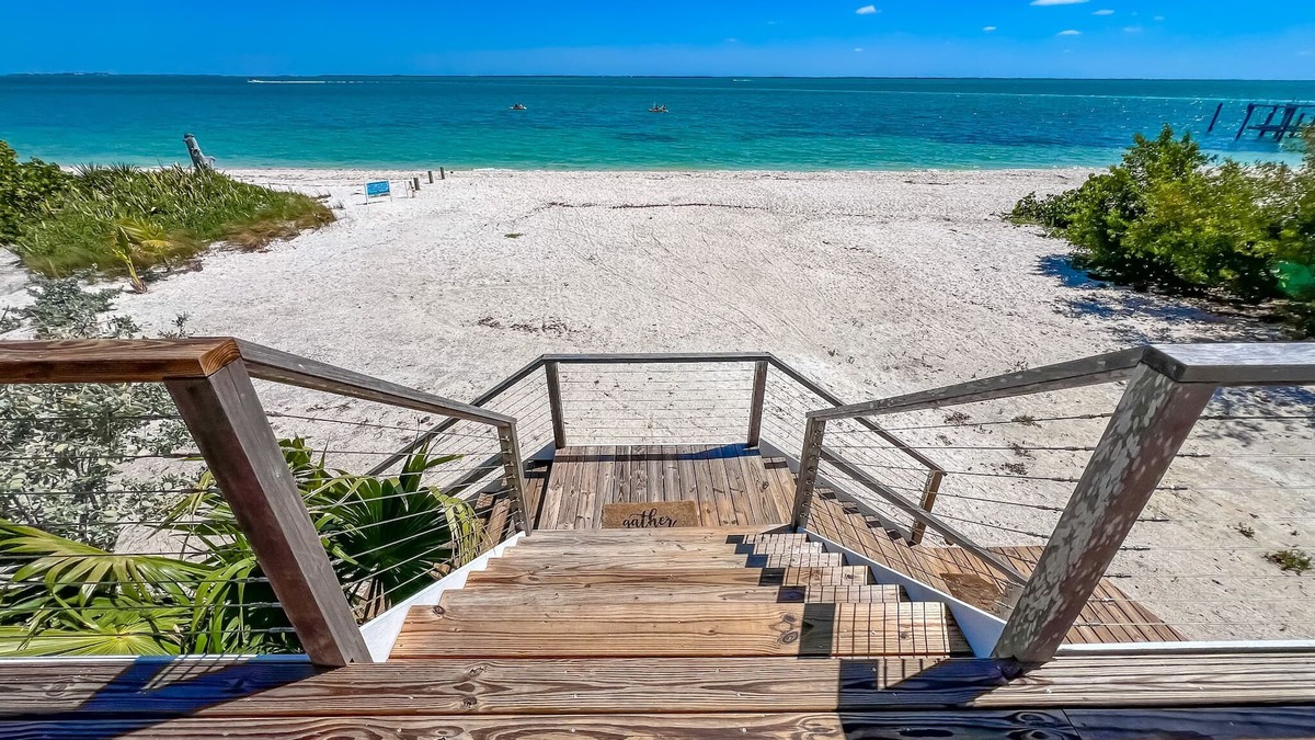 North Captiva House | SPRAWLING PRIVATE BEACHFRONT - Sleeps 10, perfect for a family, 2 golf carts