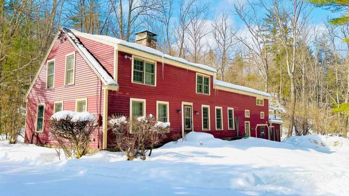 Andover Other | Sprawling Riverbend Farmhouse Close to Mountains with Hot Tub