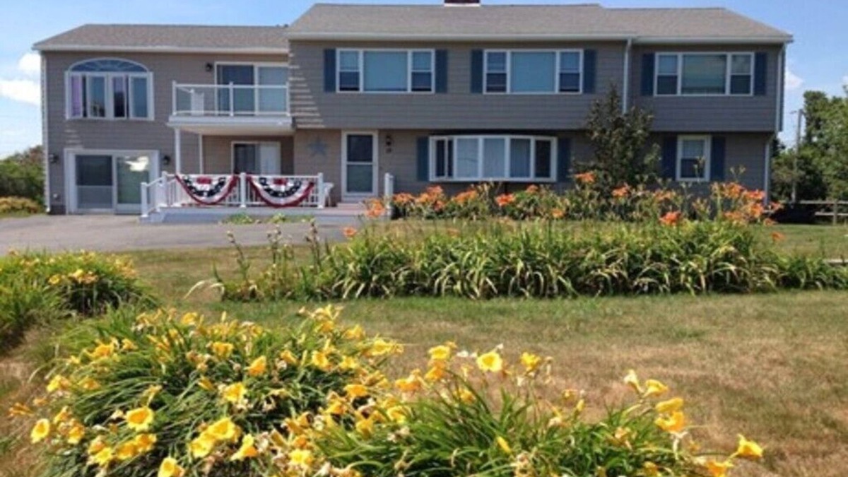 Biddeford Pool House | Sprawling sea views and oceanside relaxation 200 feet from the beach