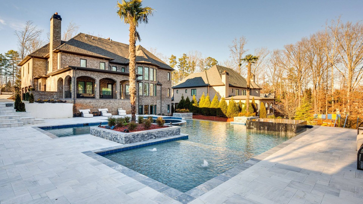 Suwanee House | Sprawling Suwanee Home: Theater, Pool, Hot Tub!