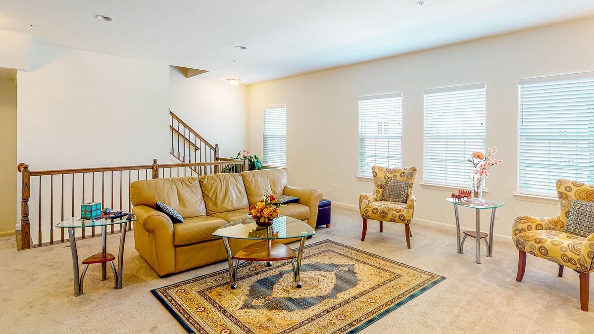 Magnolia House | Sprawling Townhome - Water Views - Modern Interior