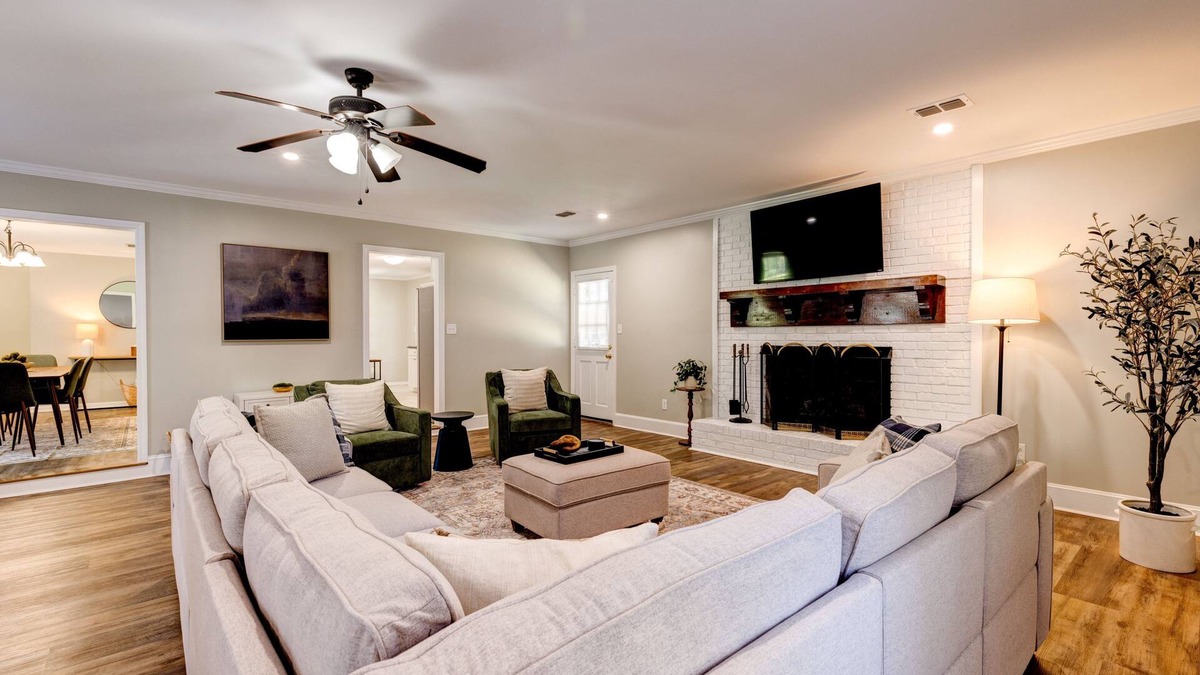 Thomasville House | Sprawling Updated Ranch with Fireplace on Wimbledon