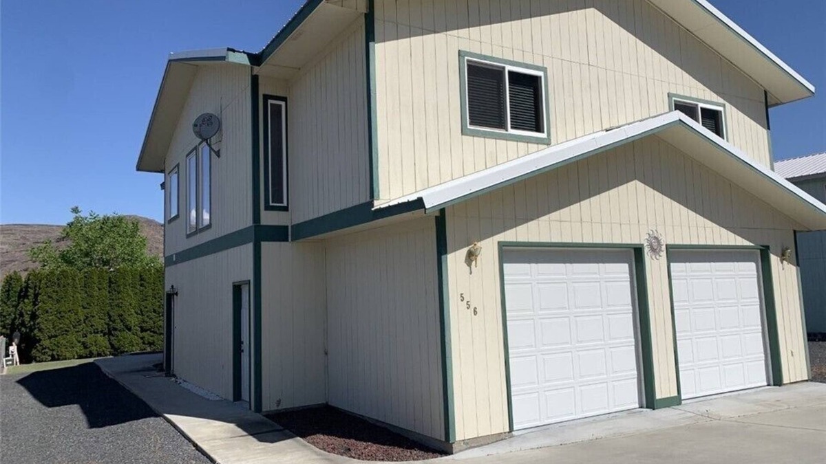 Sunland Estates House | Spread out and relax in comfort in beautiful Sunland Estates