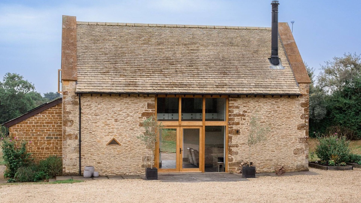 Hook Norton House | Spring Barn, Chipping Norton - sleeps 4 guests in 2 bedrooms