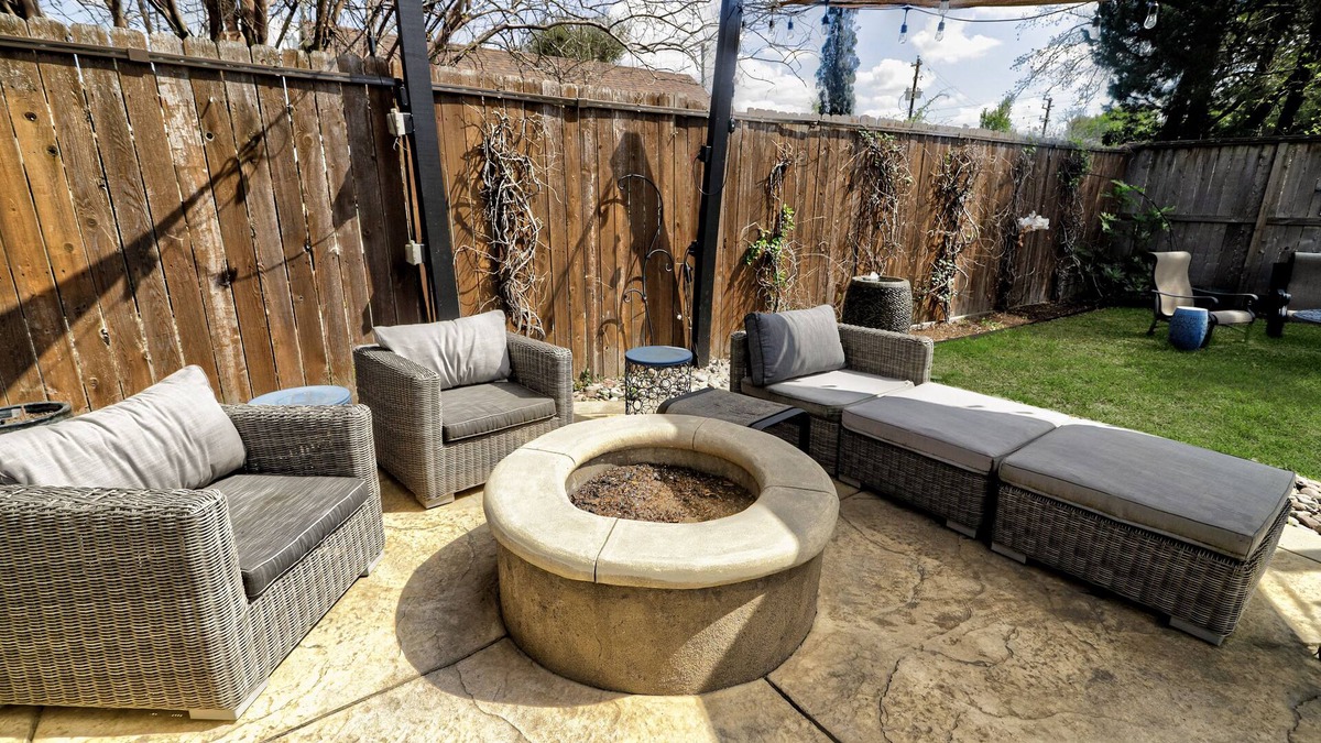 Spring Branch Central House | Spring Branch Haven - Spacious 3BR Oasis, Pet Friendly in Houston!