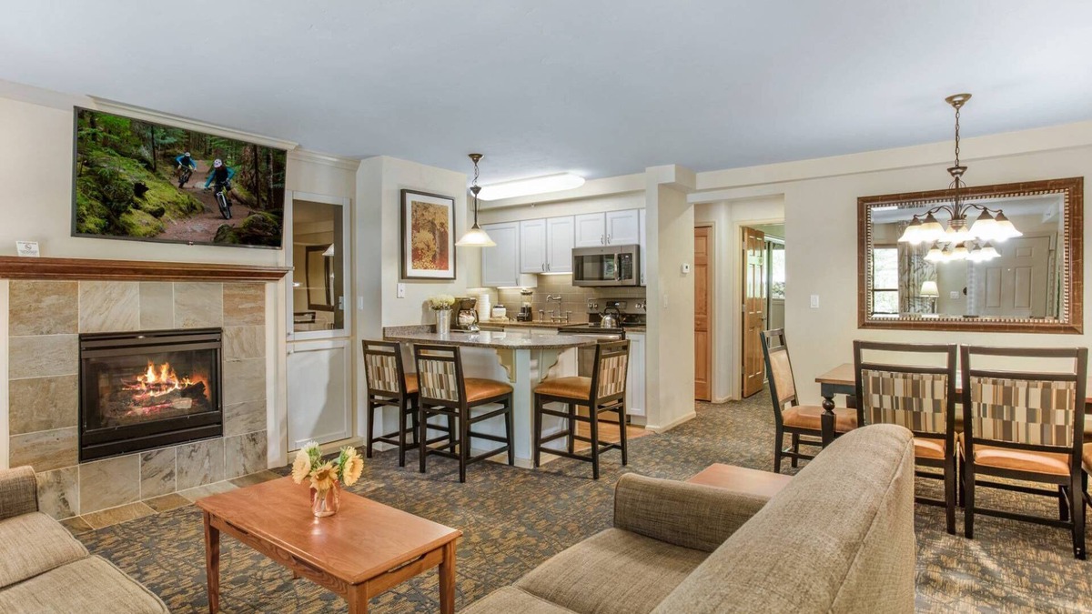 Highland Meadows Condo | Spring break isn't over! Come Sun-Wed, get 10% off. Must stay 3+ nights, valid March & April!