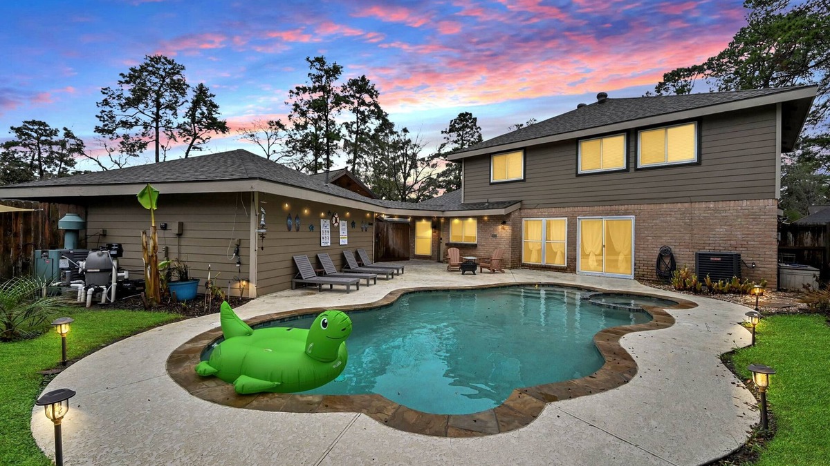 Spring House | Spring Breeze in Texas, 4 Bedrooms with Charming Pool