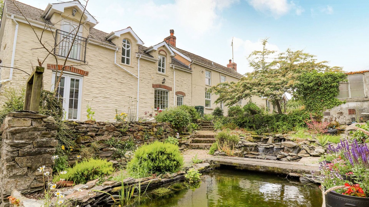 Llangeler Cottage | SPRING COTTAGE, pet friendly, with a garden in Pentre-Cwrt