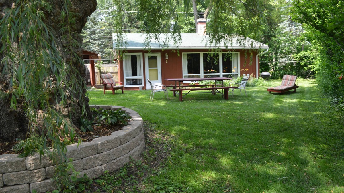 Lakeside Cottage | *SPRING DISCOUNT!* (See description) Two Bedroom Cottage with Private Beach!