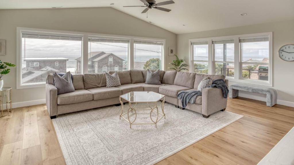 Lincoln City House | Spring Fever