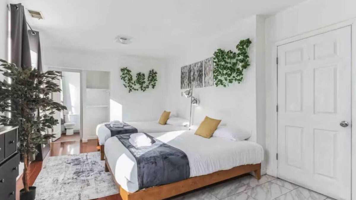 Fairmount Apartment | Spring Garden | Small & Cozy Studio Sleeps 4
