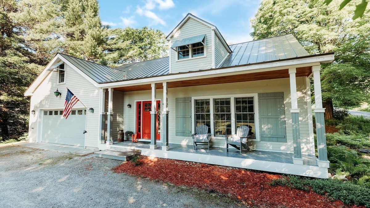 Wilmington House | Spring Hiking Minutes to White Face-Hot Tub-Coffee Bar-Parlor Games-Dog Friendly