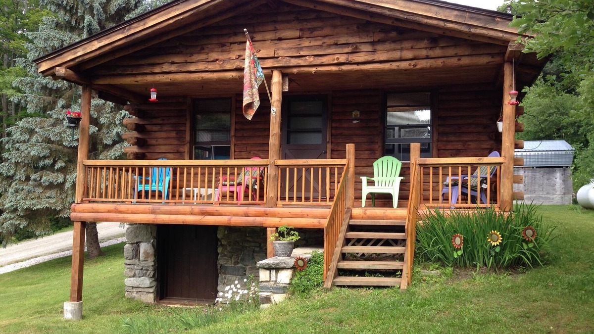 Mount Holly Cabin | SPRING IN THE GREEN MOUNTAINS/PET FRIENDLY-WOOF