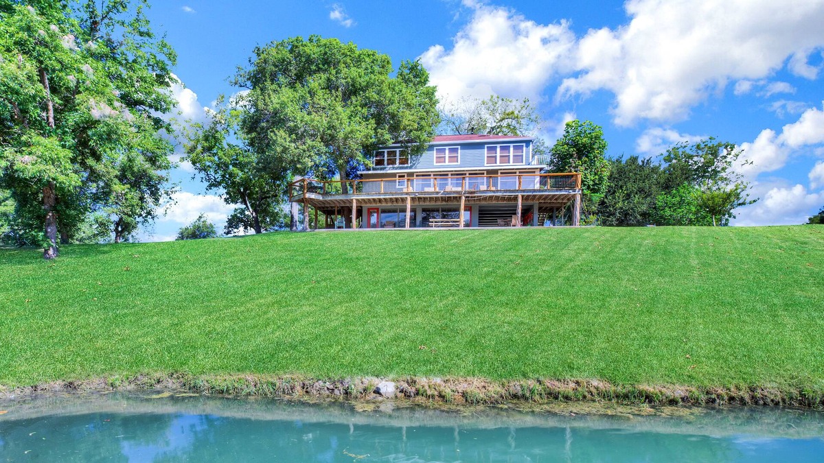 Seguin House | Spring into the River Resort