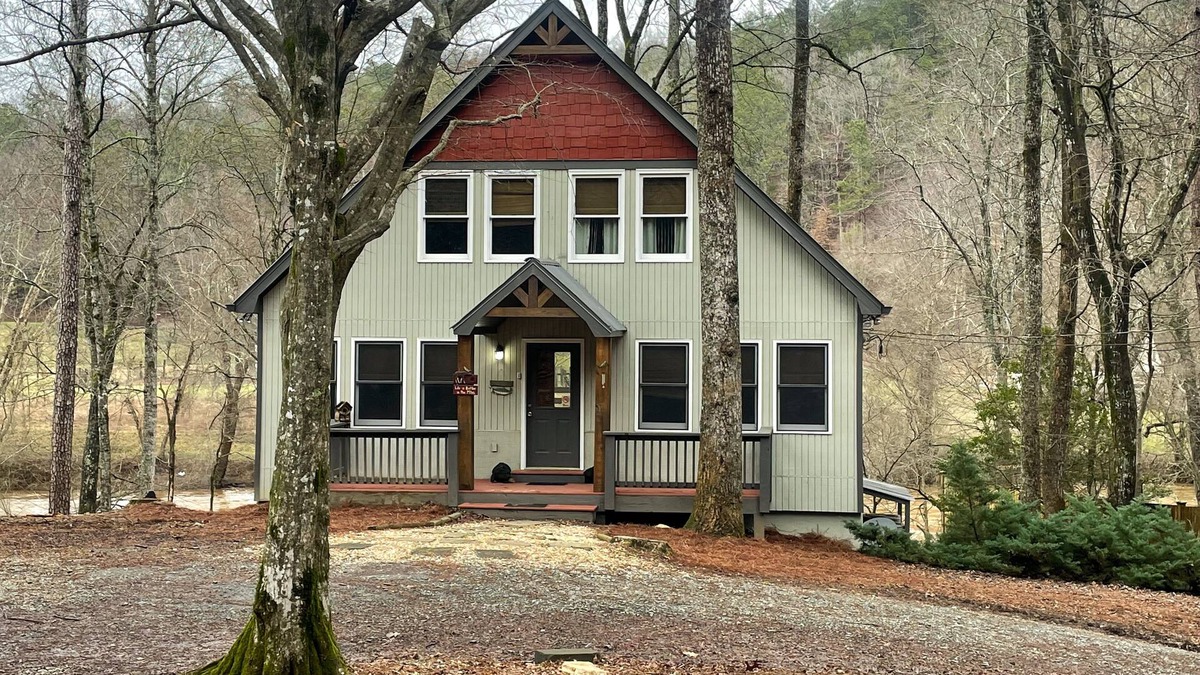 Ellijay Cabin | Spring is coming and so is the warmer temps.Spend it in nature and on the River!