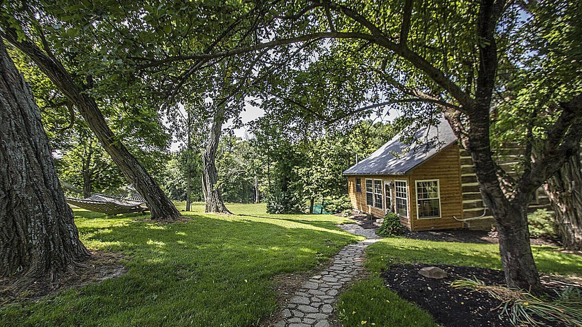 Bremen Cabin | SPRING IS IN THE AIR! BOOK YOUR SPRING GETAWAY NOW!