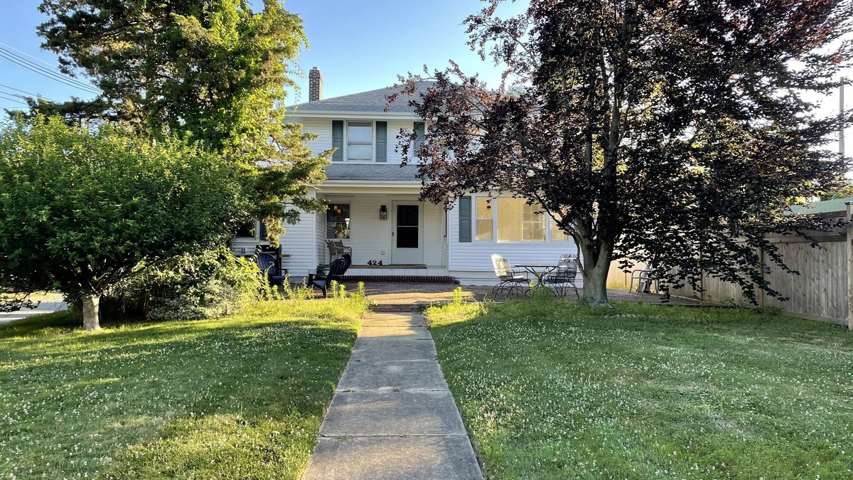 Spring Lake House | Spring Lake - 5 Bedrooms. Walk to Town, Beach & Train