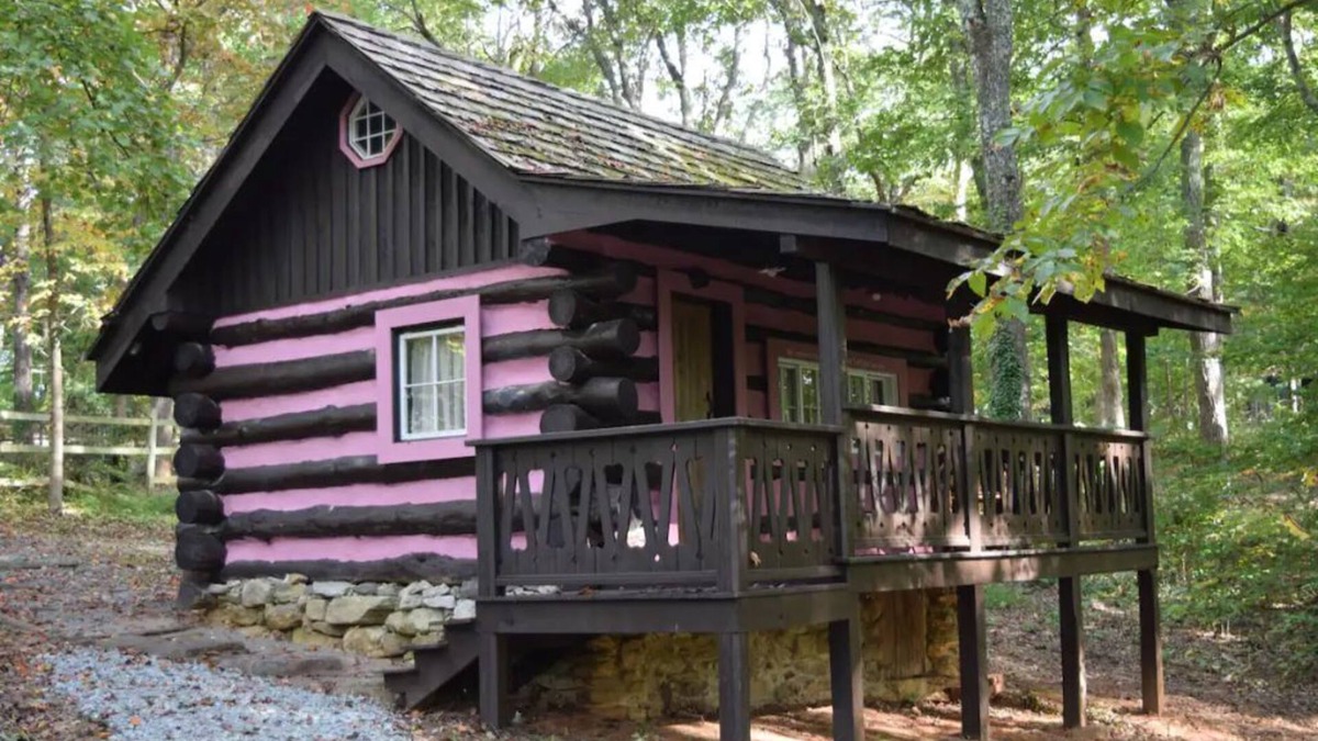 Moneta Cabin | Spring Lake Farm Rustic log cabin on 16-acre private lake