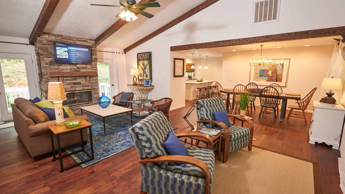 Fleetwood House | SPRING LODGE - A Beautiful & Private retreat 5 minutes from Blue Ridge Parkway
