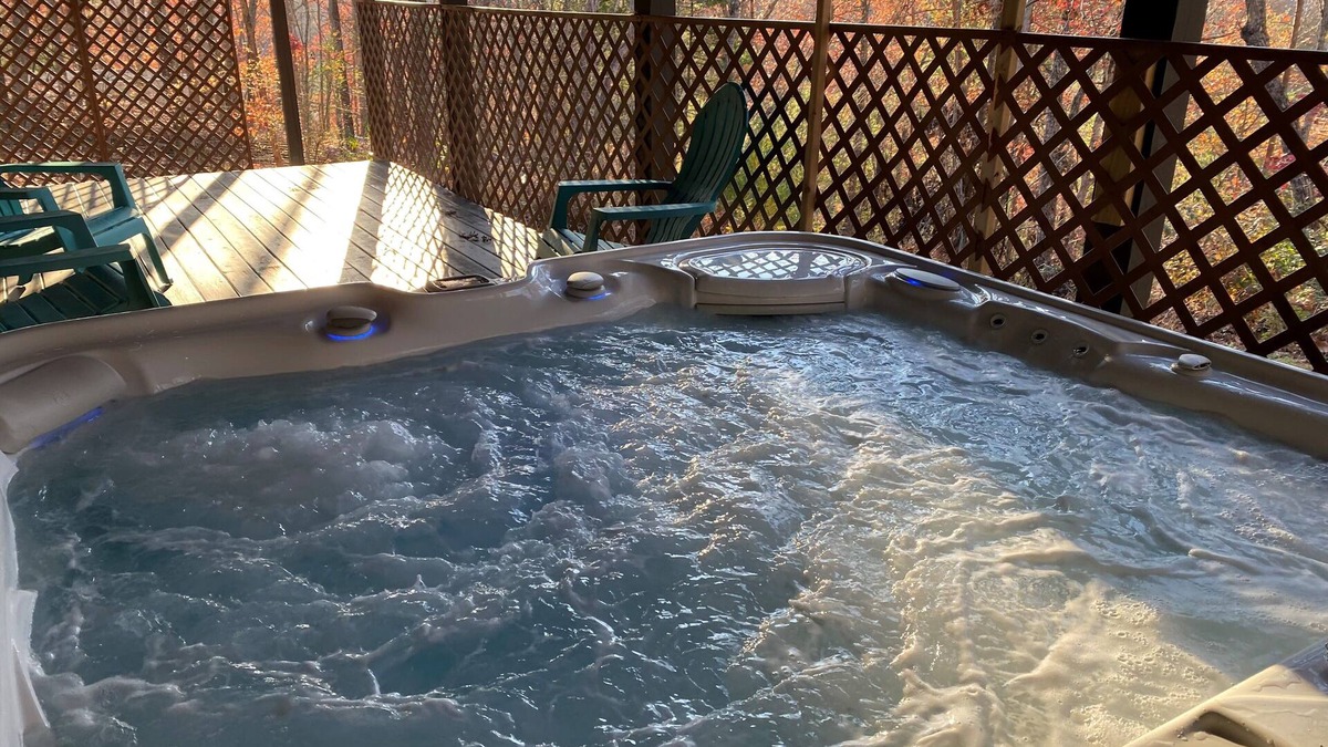 Front Royal House | Spring Retreat! Hot tub, Bar, Game room, Grill & 10 mins to Skyline Drive