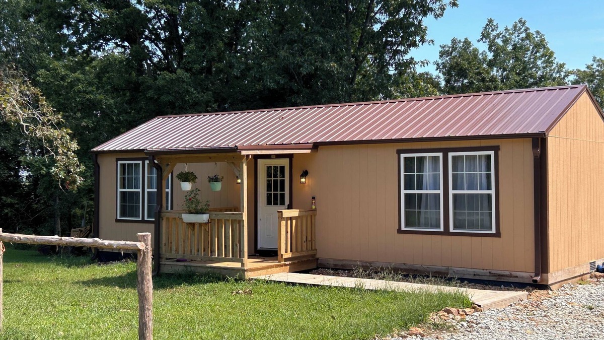 Licking Cottage | Spring Retreat with private deck, pets welcome