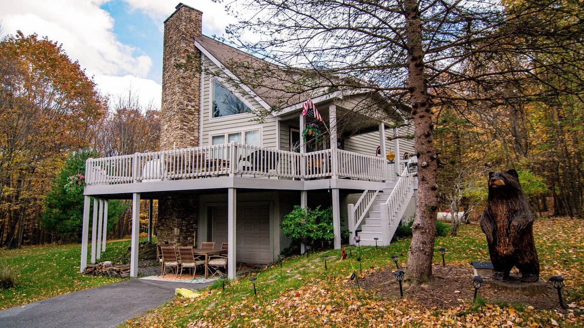 Swanton House | Spring Sale! Near Wisp! Hot tub & Fire pit! Walk to the lake! Great Location!