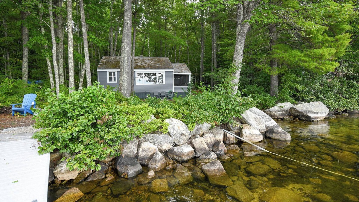 Raymond Cottage | *SPRING SPECIAL* Charming pet-friendly camp on peaceful Panther Pond!