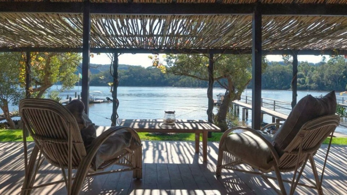 Milsons Passage Cottage | spring specials .THE MILSON. fireside living HAWKESBURY RIVER - arrive by boat