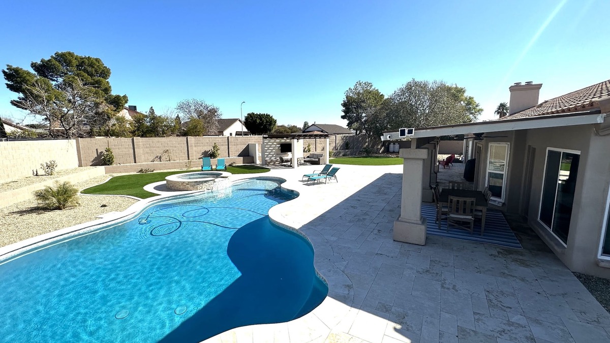 Glendale House | Spring Training Dream! Large yard, salt water pool/spa, billiards/ping pong