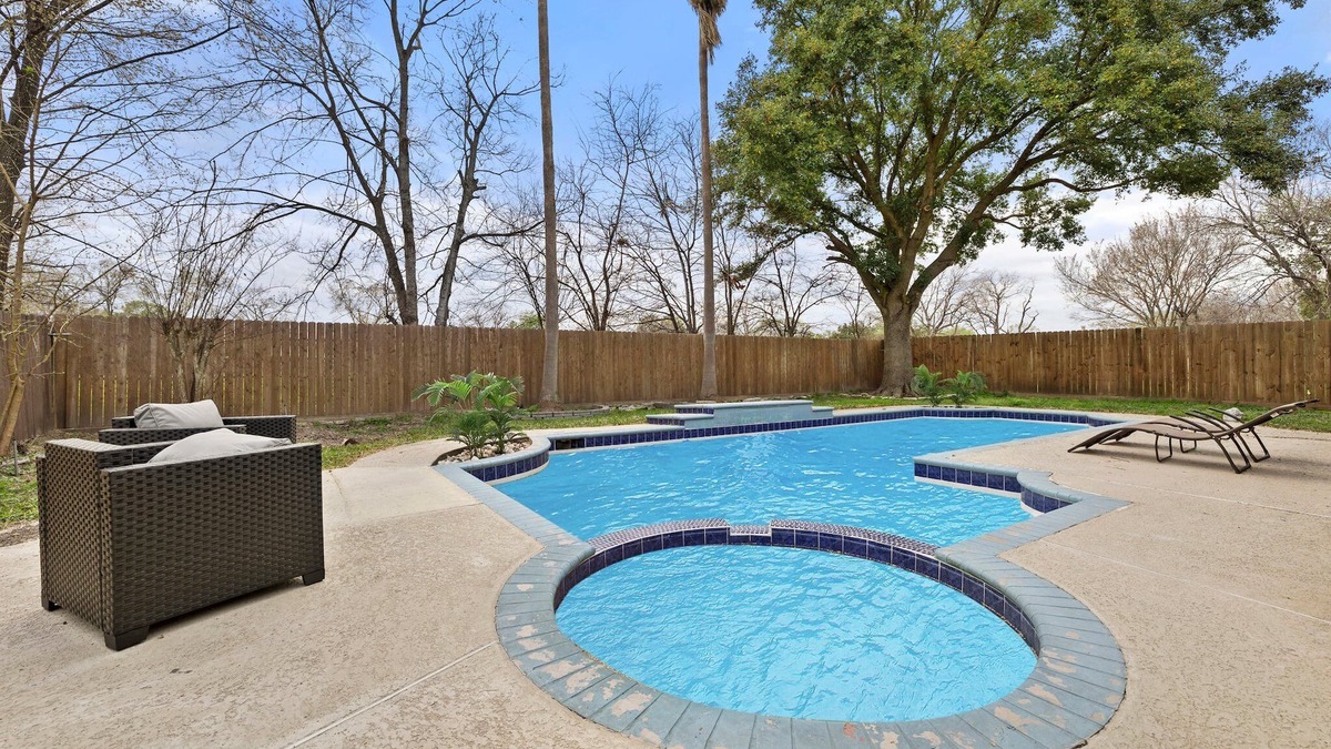 Houston House | Spring Tropical Paradise/4 Bd 4Ba/Pool & Balcony Reserved