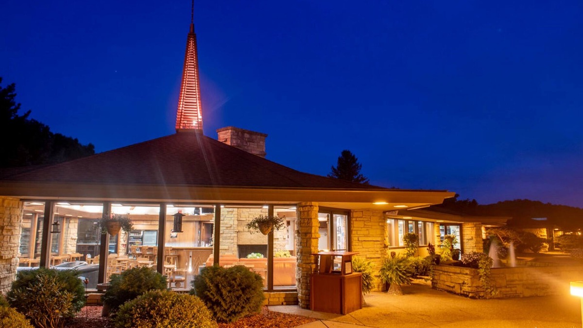 Arena Hotel | Spring Valley Inn