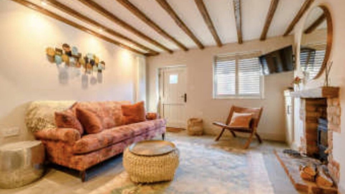 Bretforton Cottage | SpringCottage in the Cotswolds lovingly restored period property & pet friendly