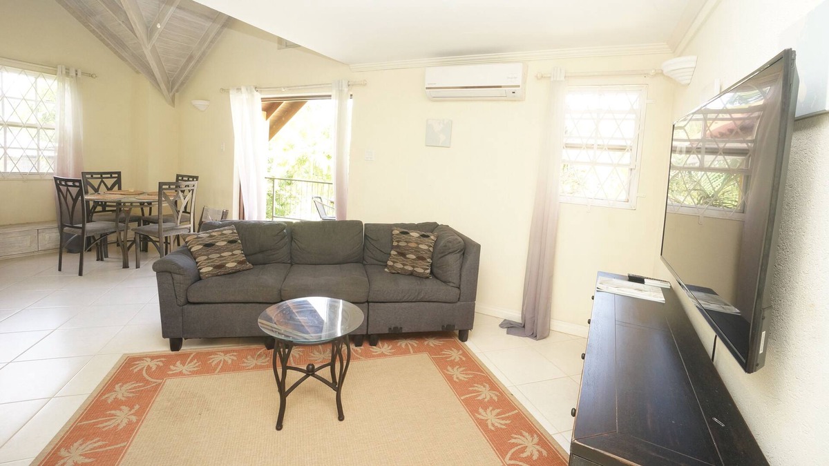 Bridgetown Condo | Springcourt 2 - 1 BR condo near beaches W/POOL