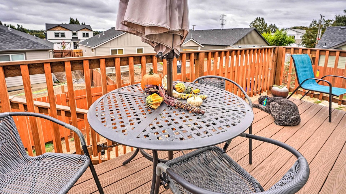Springfield Apartment | Springfield Apt w/Deck + Central Location!