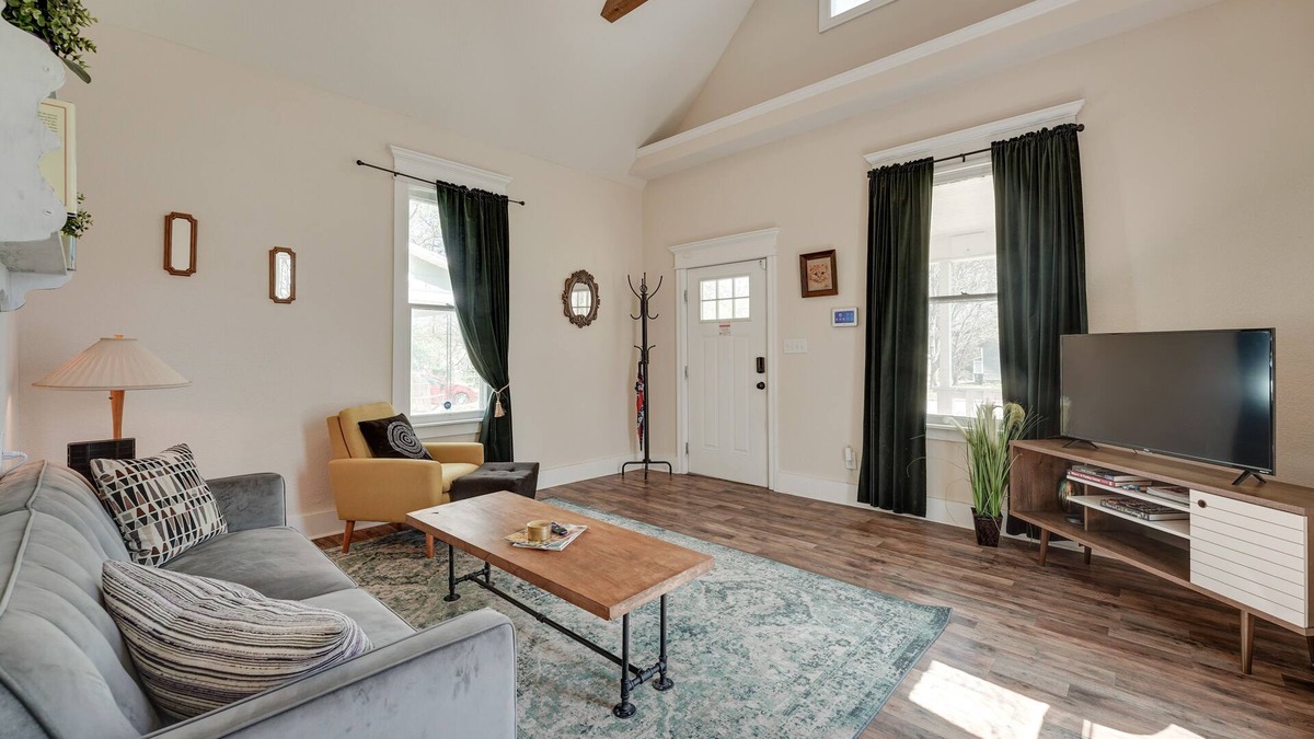 Springfield House | Springfield Home < 1/2 Mi to Commercial Street!